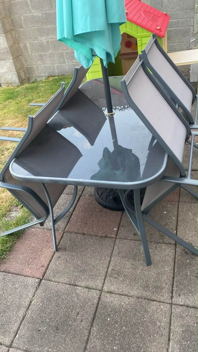 Garden furniture - Image 1