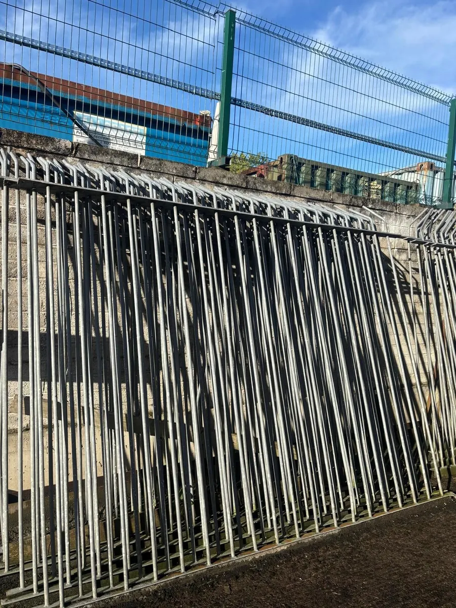 Steel industrial fencing - Image 1