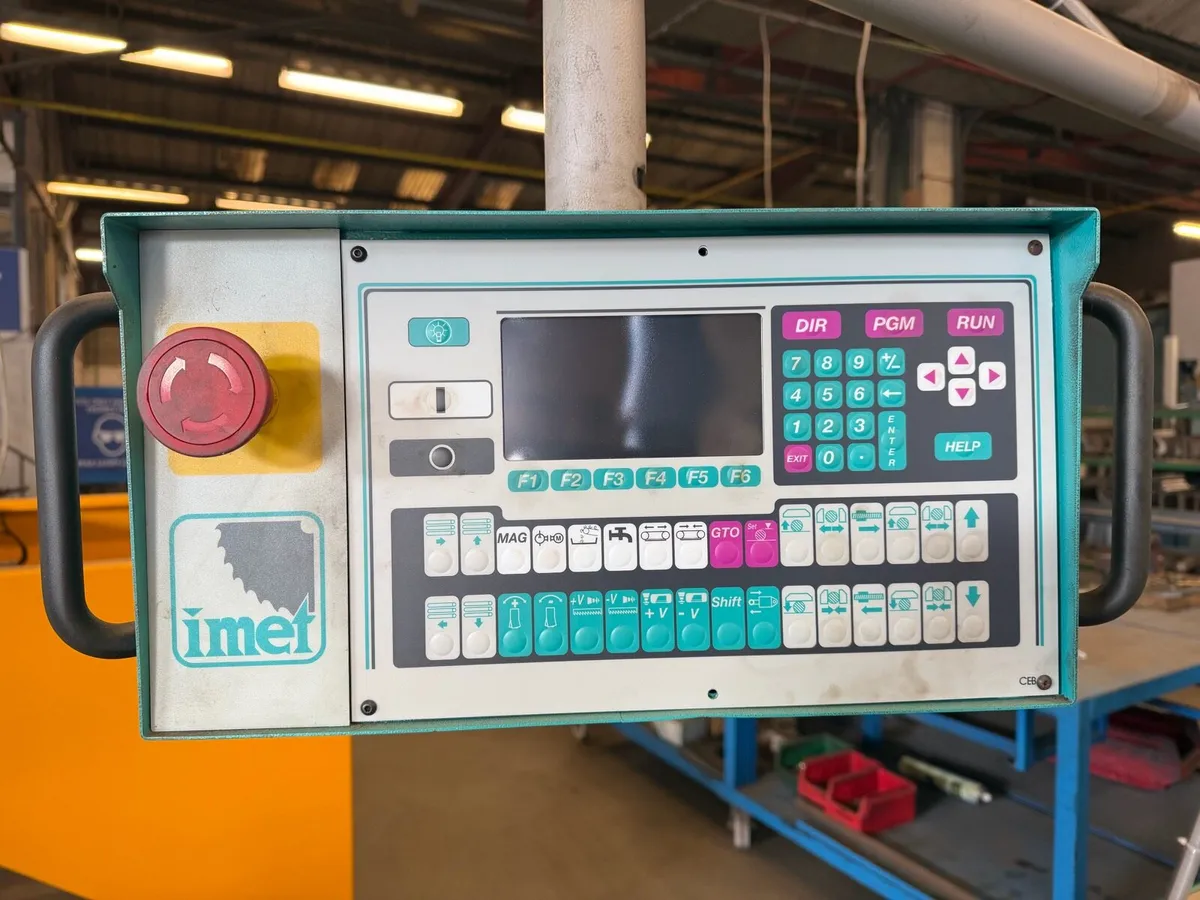 REDUCED PRICE - Automatic CNC Vertical Saw - Image 2