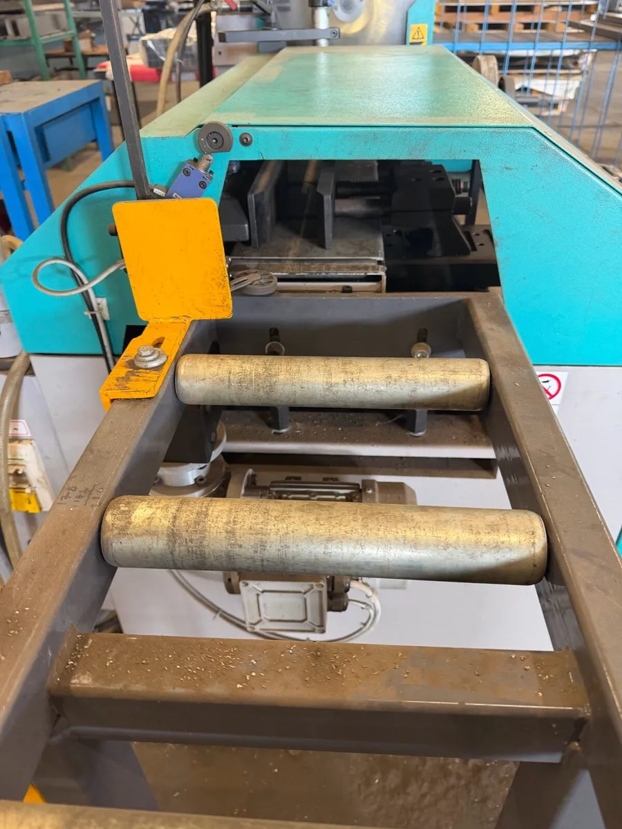REDUCED PRICE - Automatic CNC Vertical Saw - Image 3
