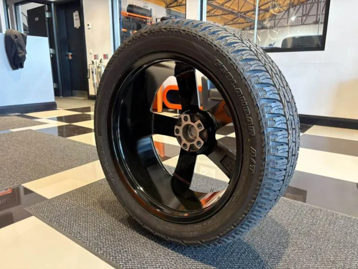 22" Defender V8 5 Spoke Alloys on Yokohamas NEW - Image 2