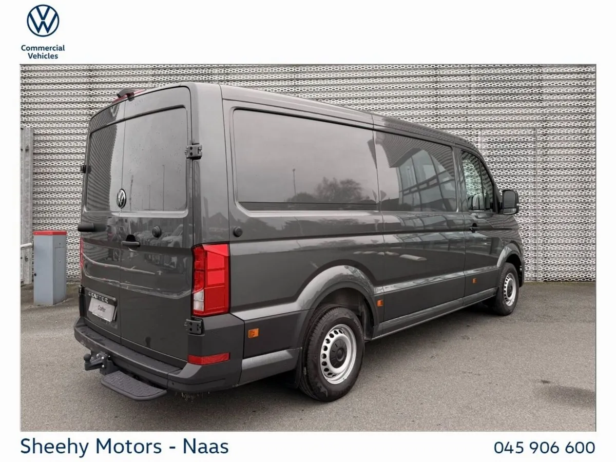 Volkswagen Crafter HIGHLINE 30 MWB 140HP AUTO FWD - Image 3
