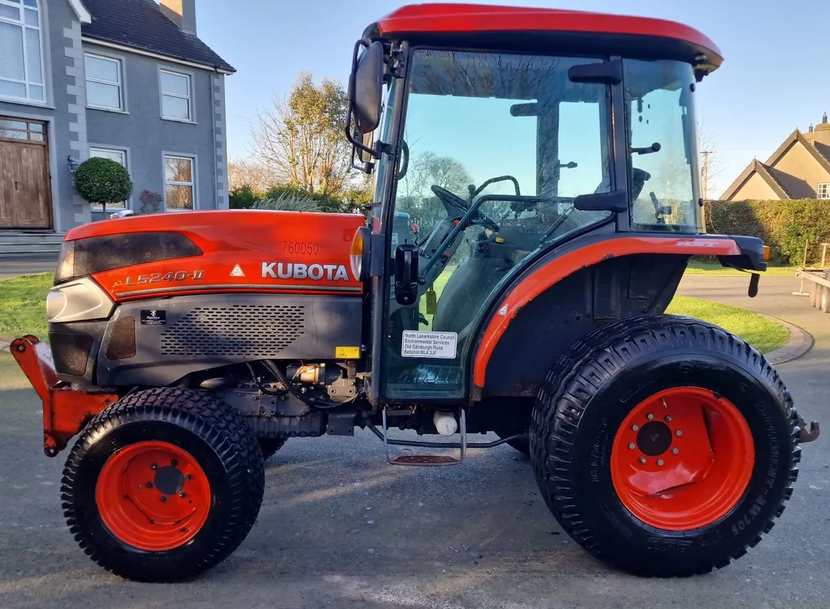 Kubota L5240-II 54hp Compact Tractor - Image 2