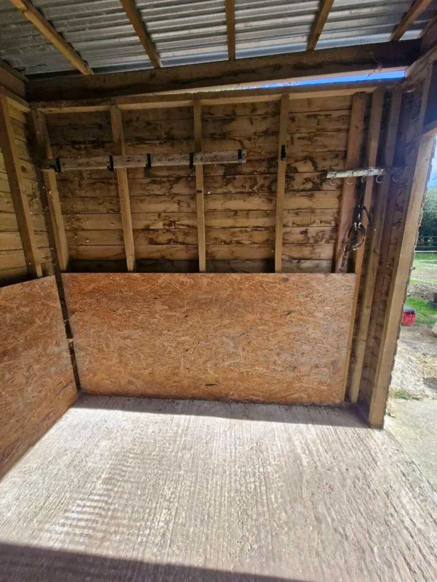 Stable/tack room - Image 3