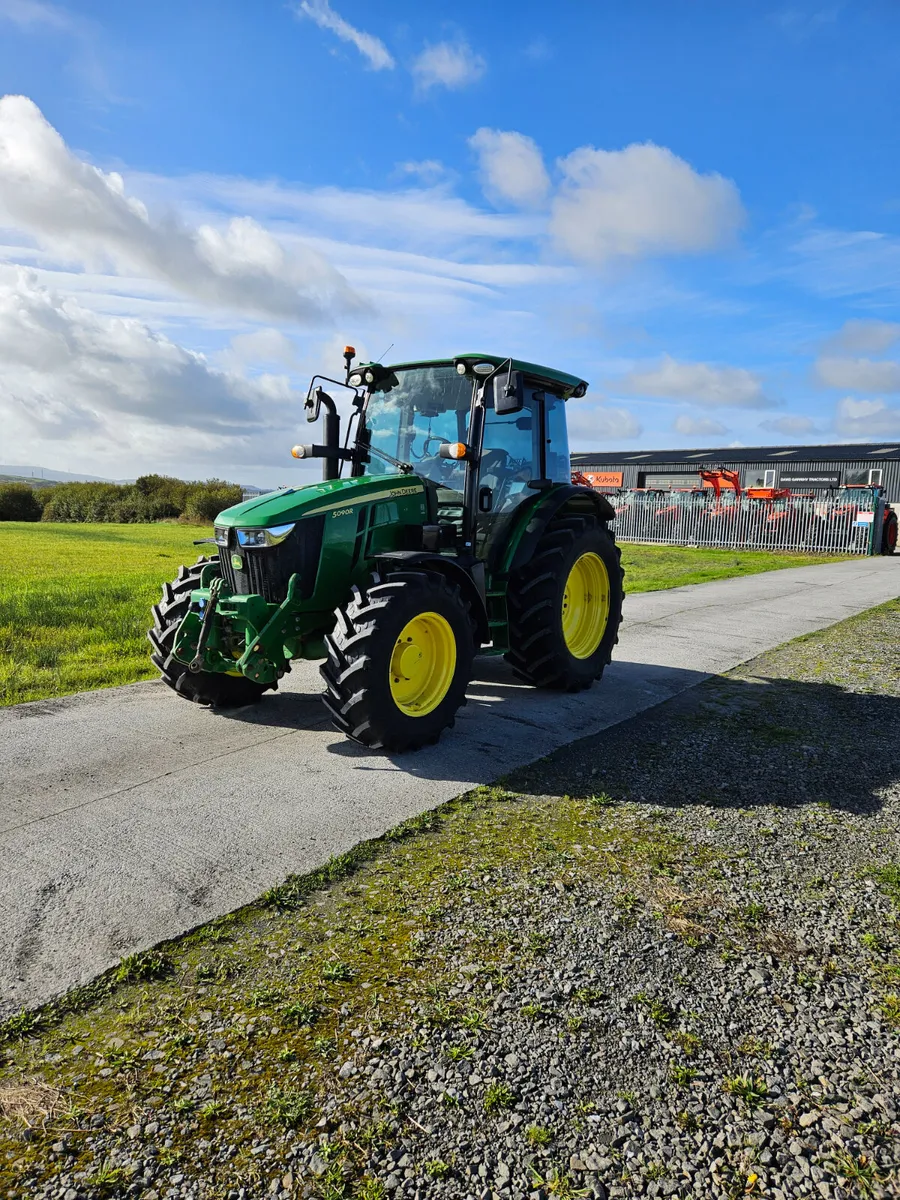 John Deere 5090R - Image 1