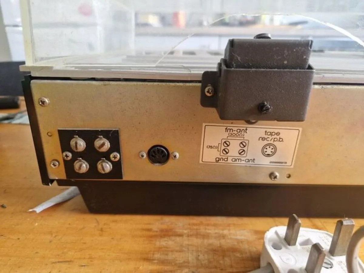 TOSHIBA SM - 3600 stereo music centre - Image 3