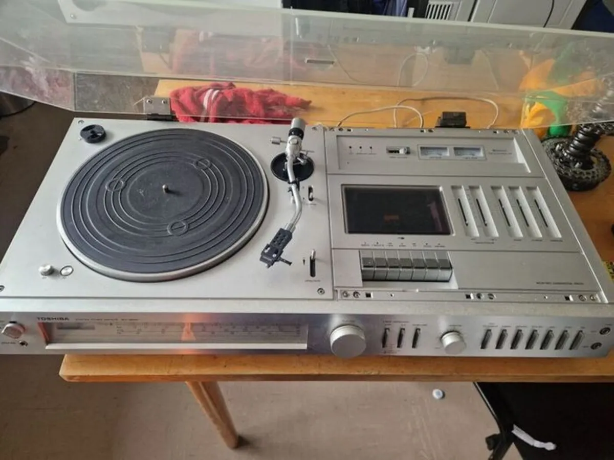 TOSHIBA SM - 3600 stereo music centre - Image 1