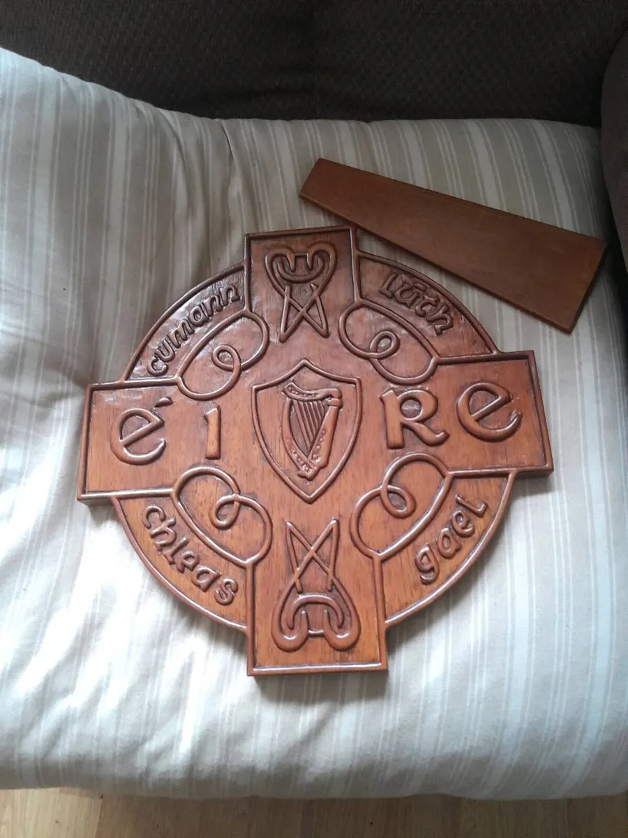 Vintage g.a.a carved sheld - Image 3