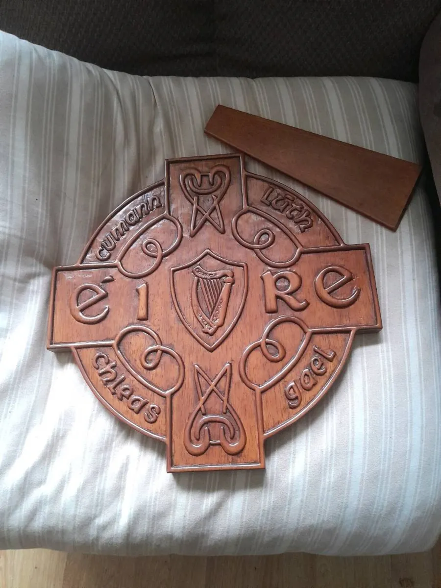 Vintage g.a.a carved sheld - Image 4