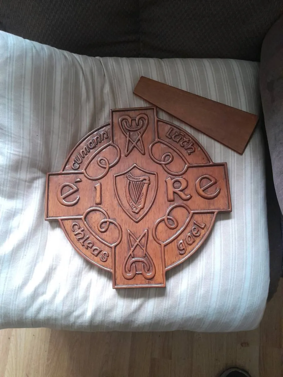 Vintage g.a.a carved sheld - Image 1