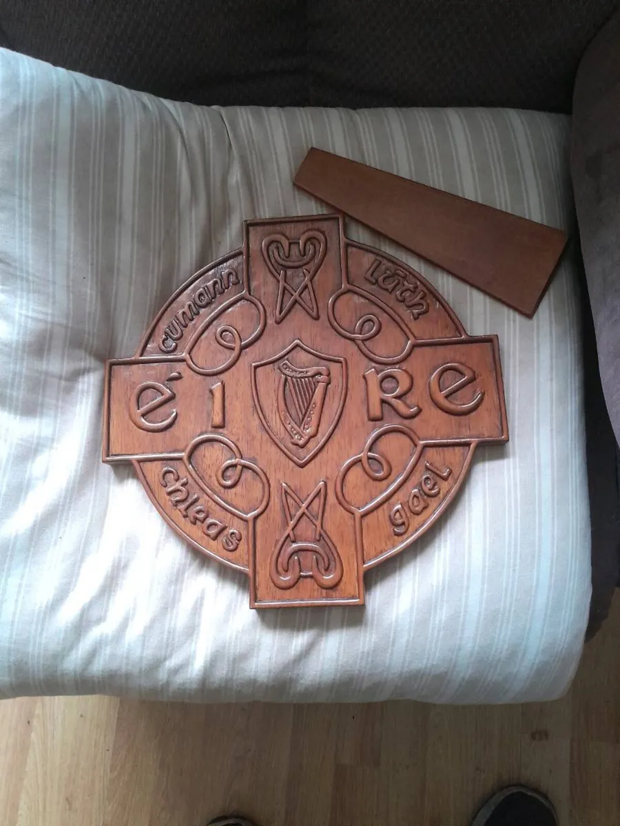Vintage g.a.a carved sheld - Image 2