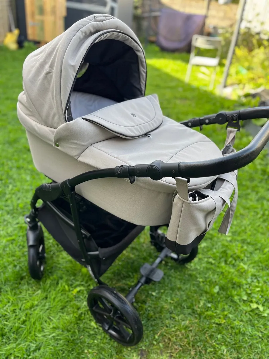Baby buggy 3 in 1 - Image 1