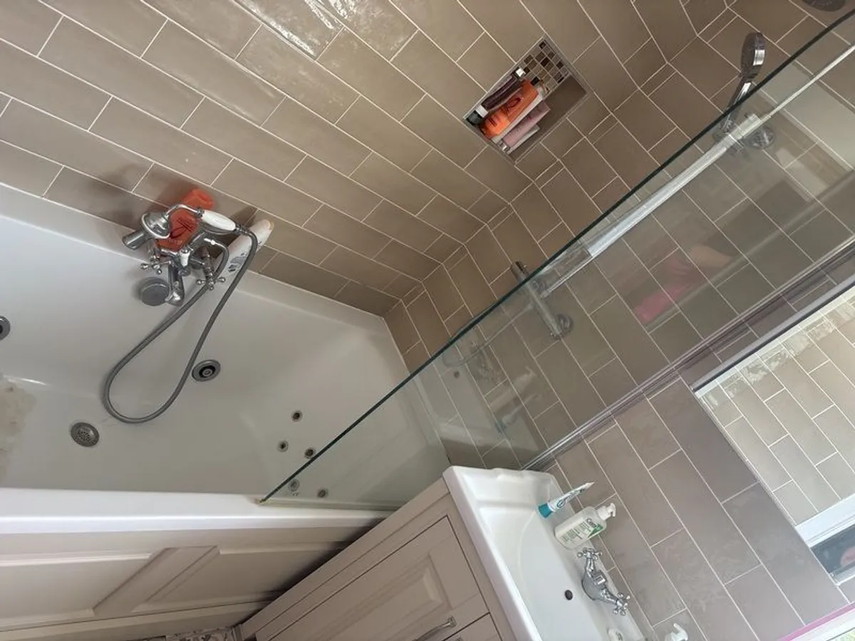 jacuzzi bath and door