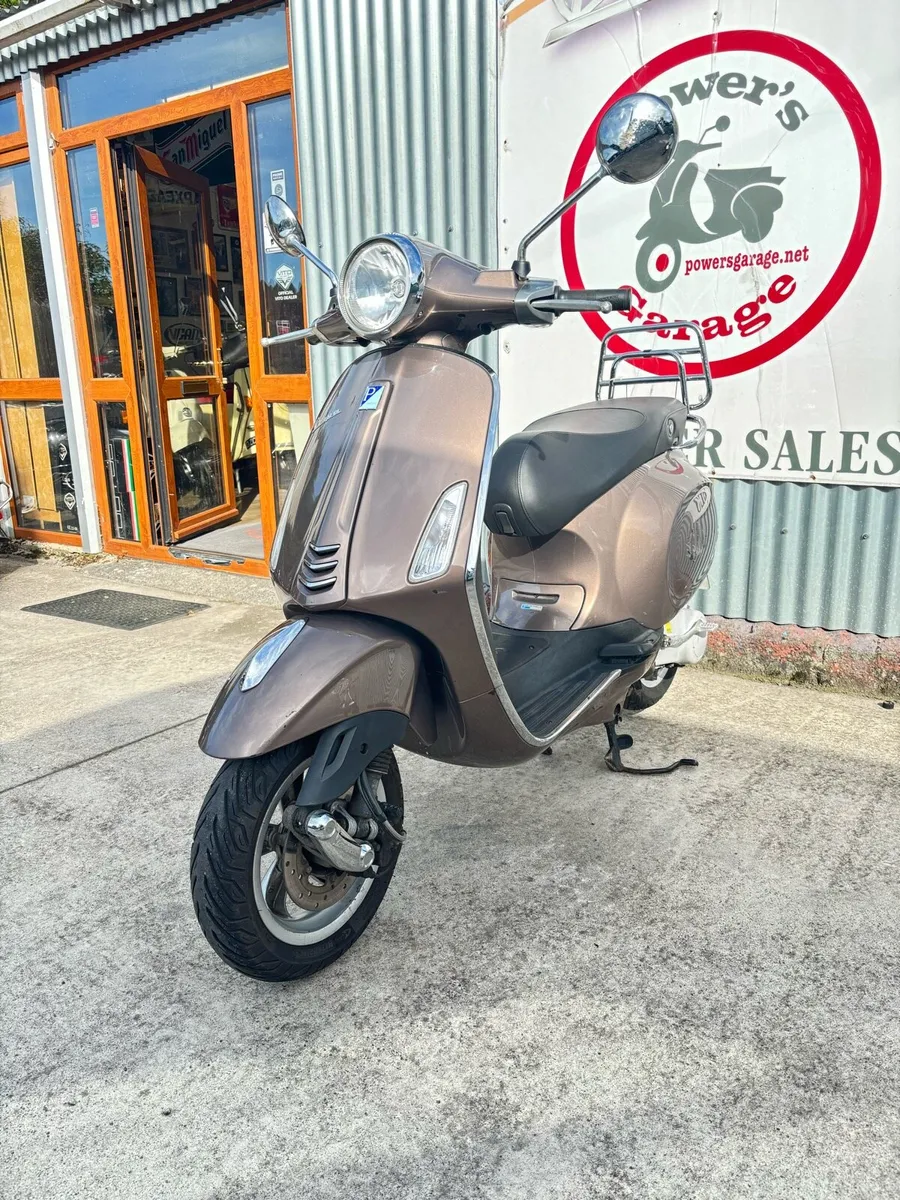 2014 Vespa primavera 50cc 2 stroke model - Image 2