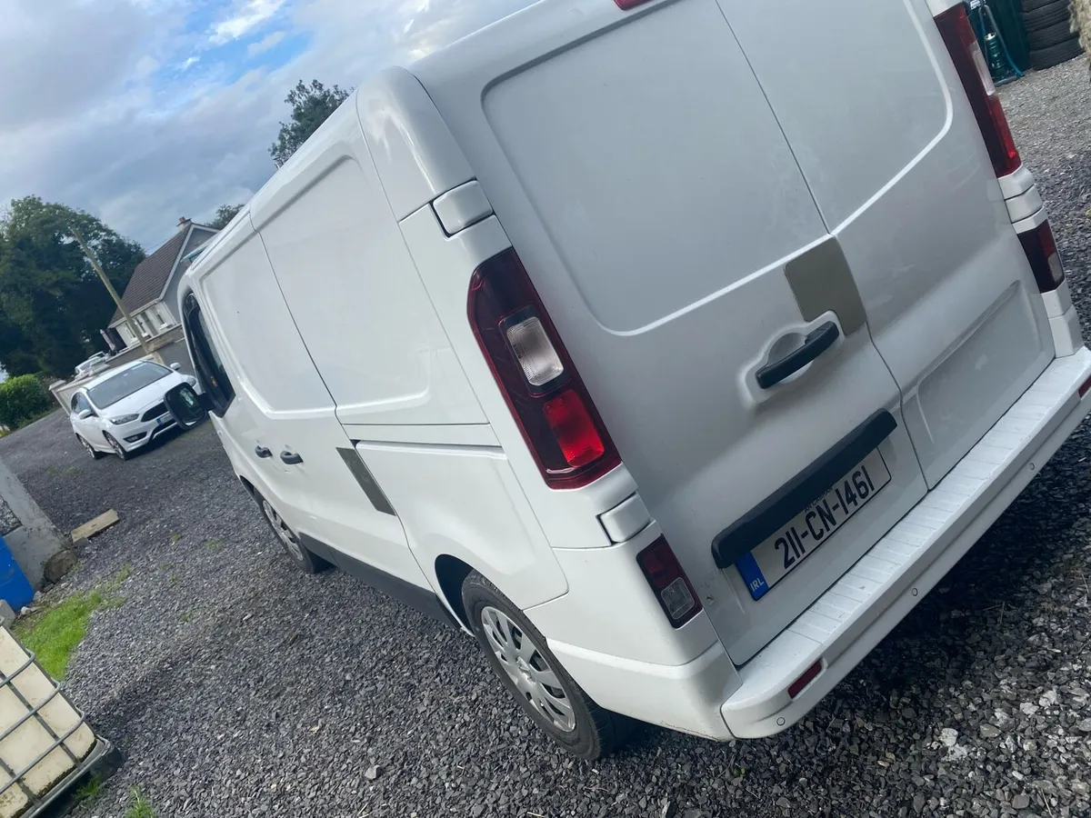 Nissan nv300 - Image 2