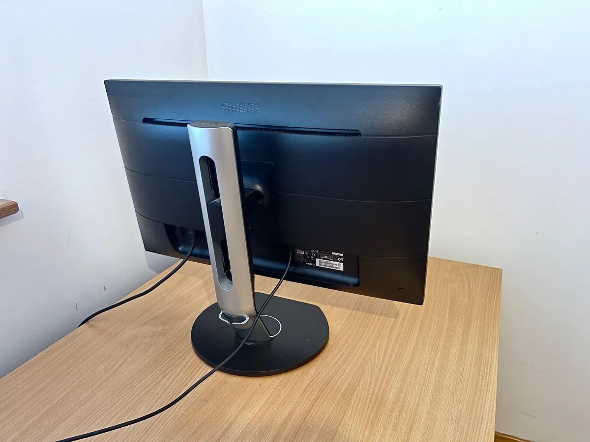 27" monitor USB-C 1440p QHD for MacBook, Like new - Image 3