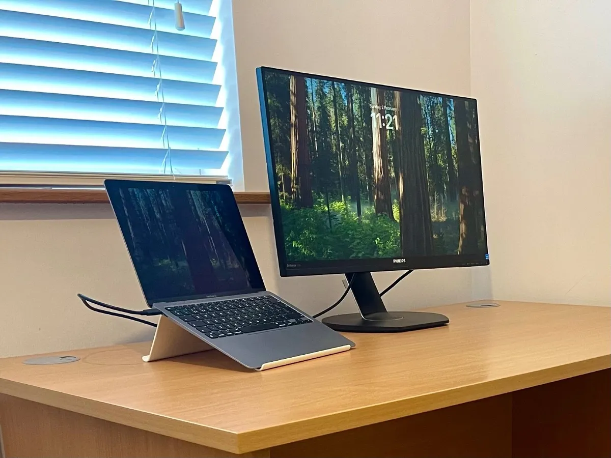 27" monitor USB-C 1440p QHD for MacBook, Like new - Image 4