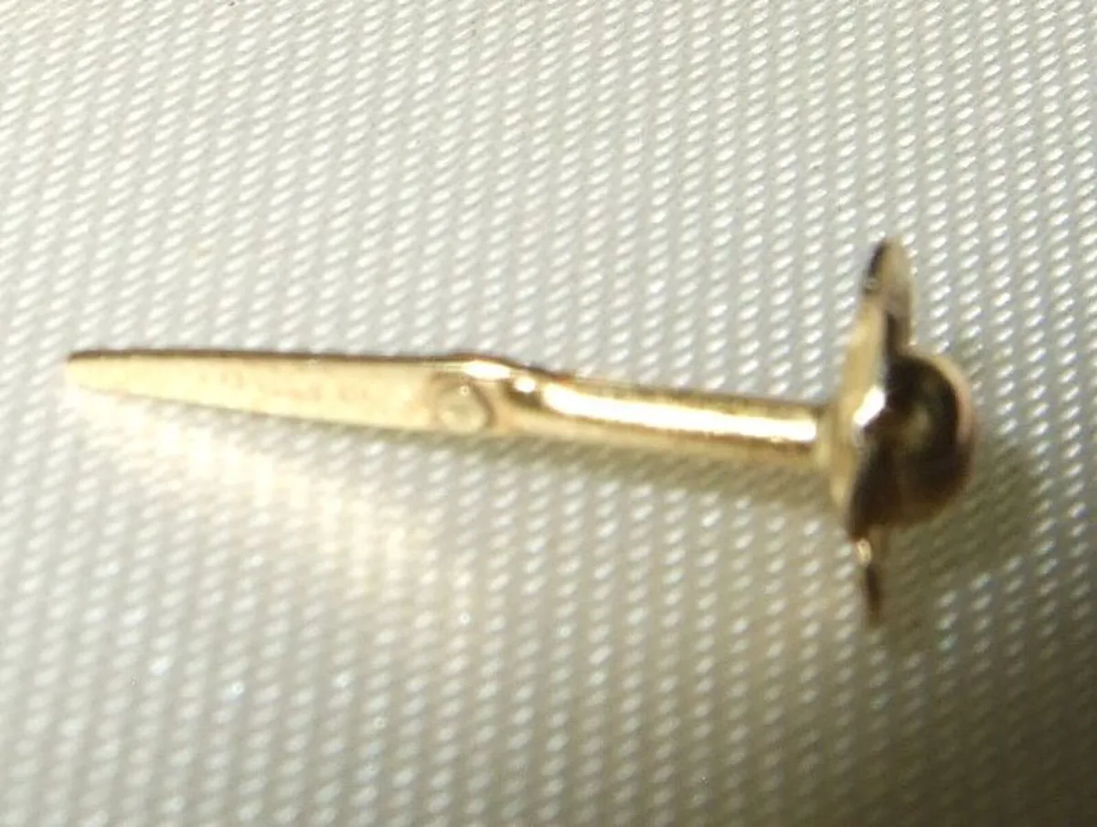 Pristine Vintage 9ct Gold Flower Stud Earring - Image 2