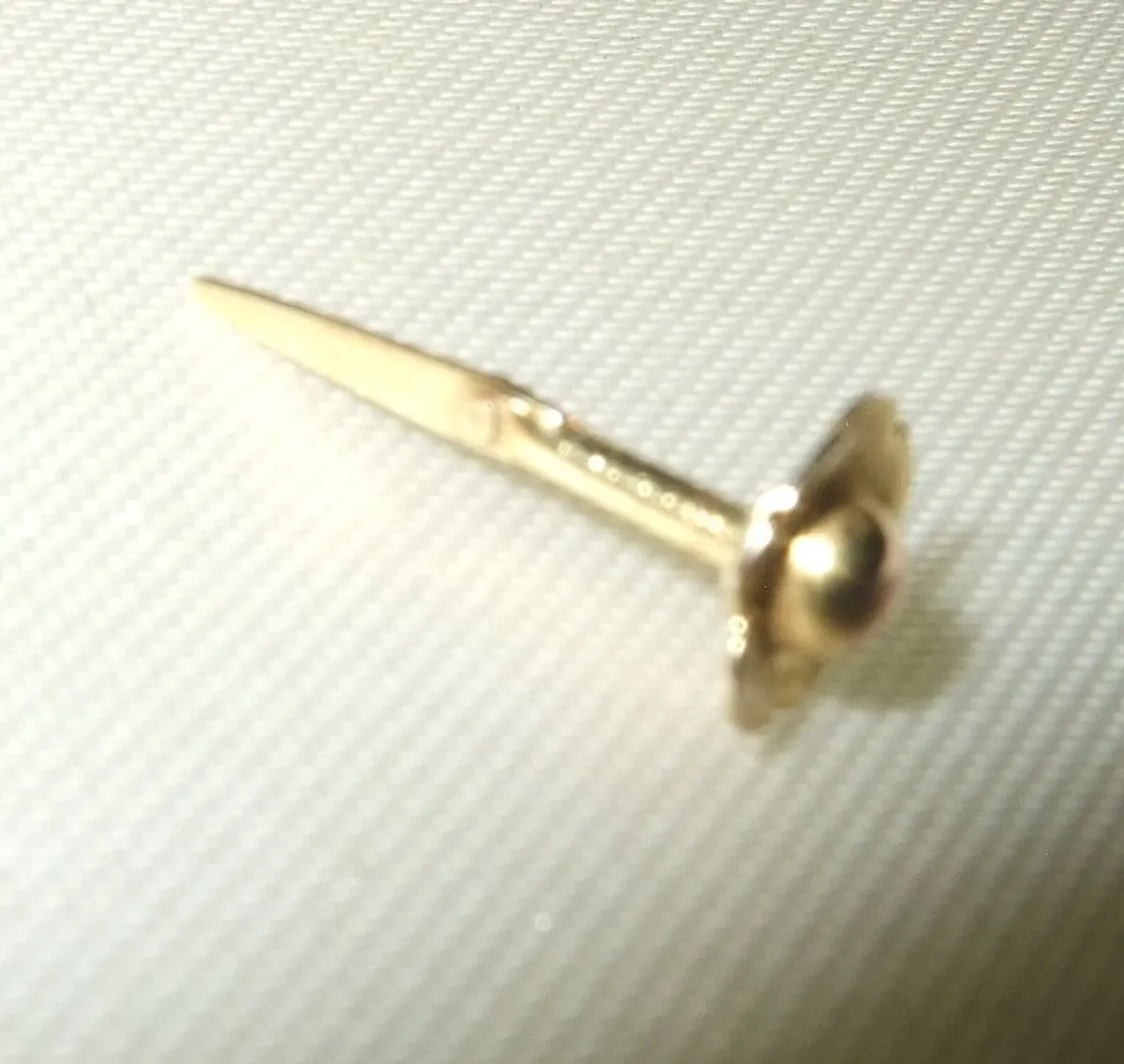 Pristine Vintage 9ct Gold Flower Stud Earring - Image 4