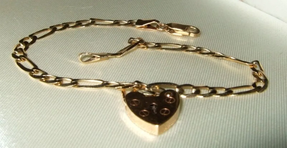 Vintage 9ct Gold 'Jailors' Bracelet - Image 2