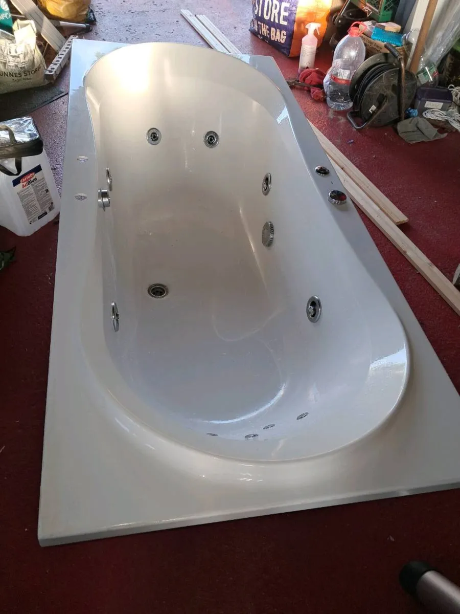 SaniNova Jacuzzi bath - Image 1