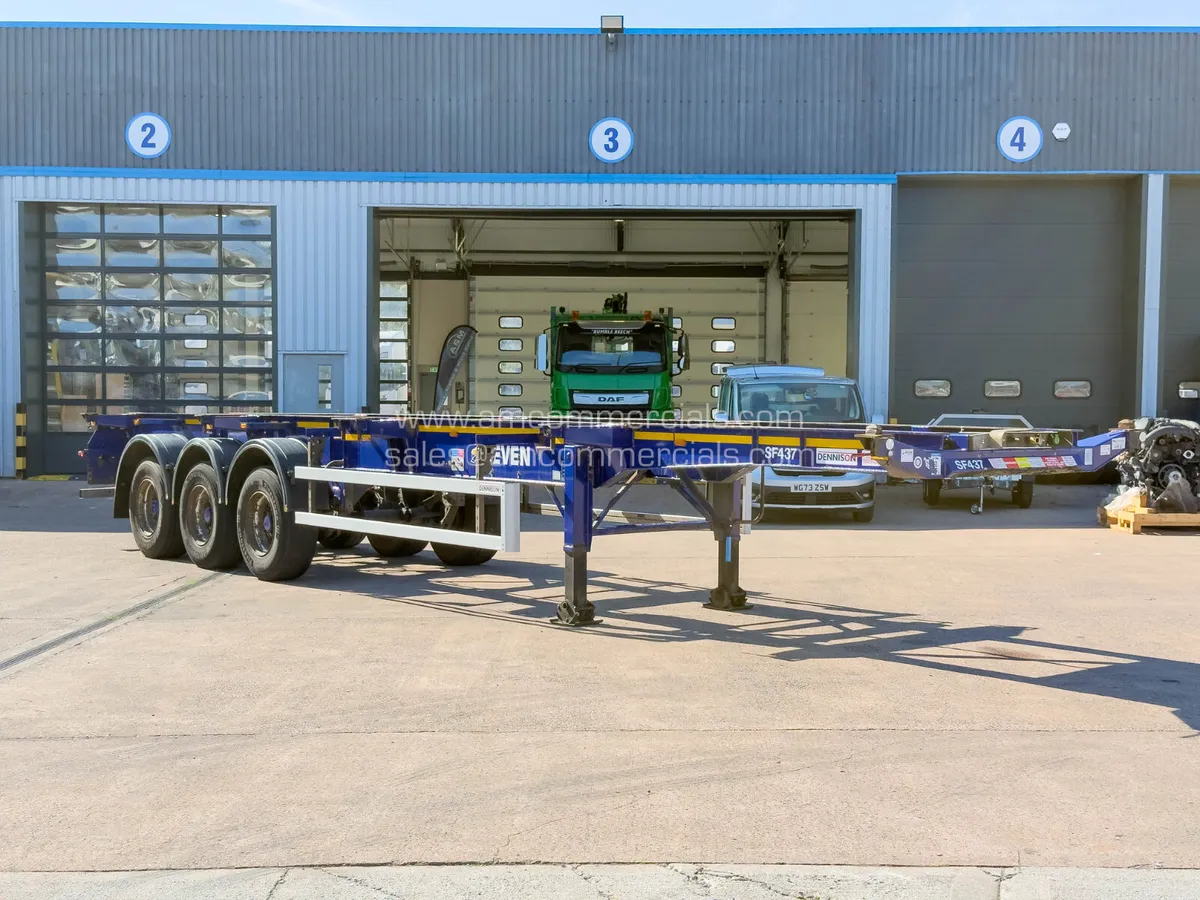 2016 DENNISON TRI-AXLE SKELETAL TRAILER - Image 1