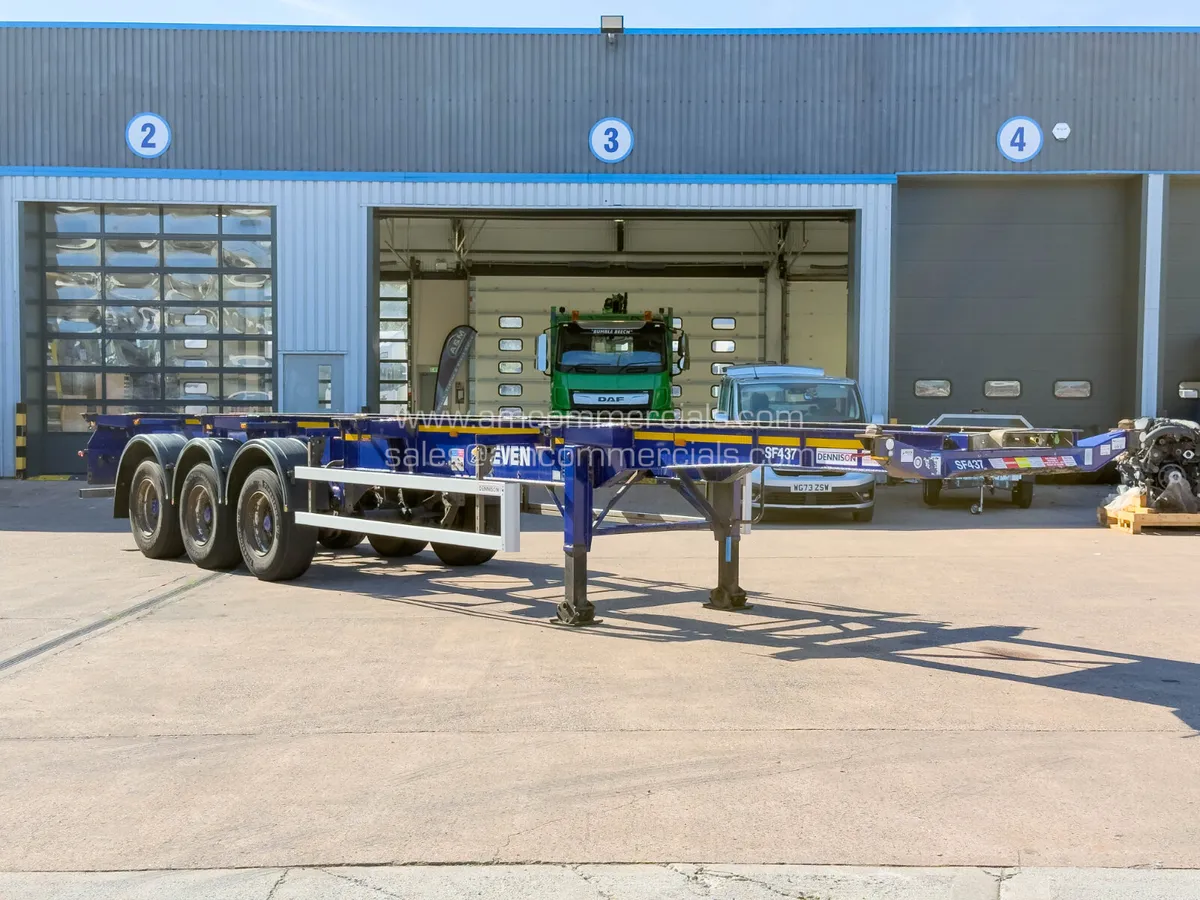 2016 DENNISON TRI-AXLE SKELETAL TRAILER - Image 1