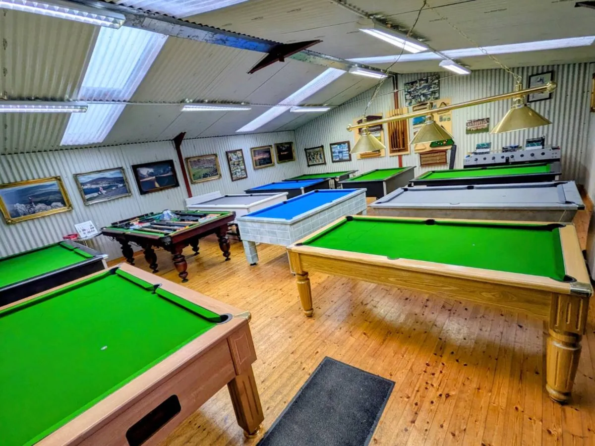 pooltable - Image 1