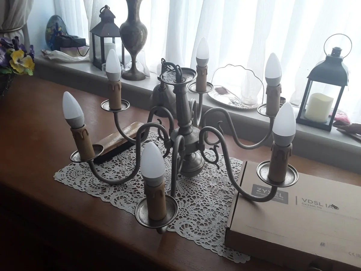 Lovely vintage six candle chandelier - Image 4