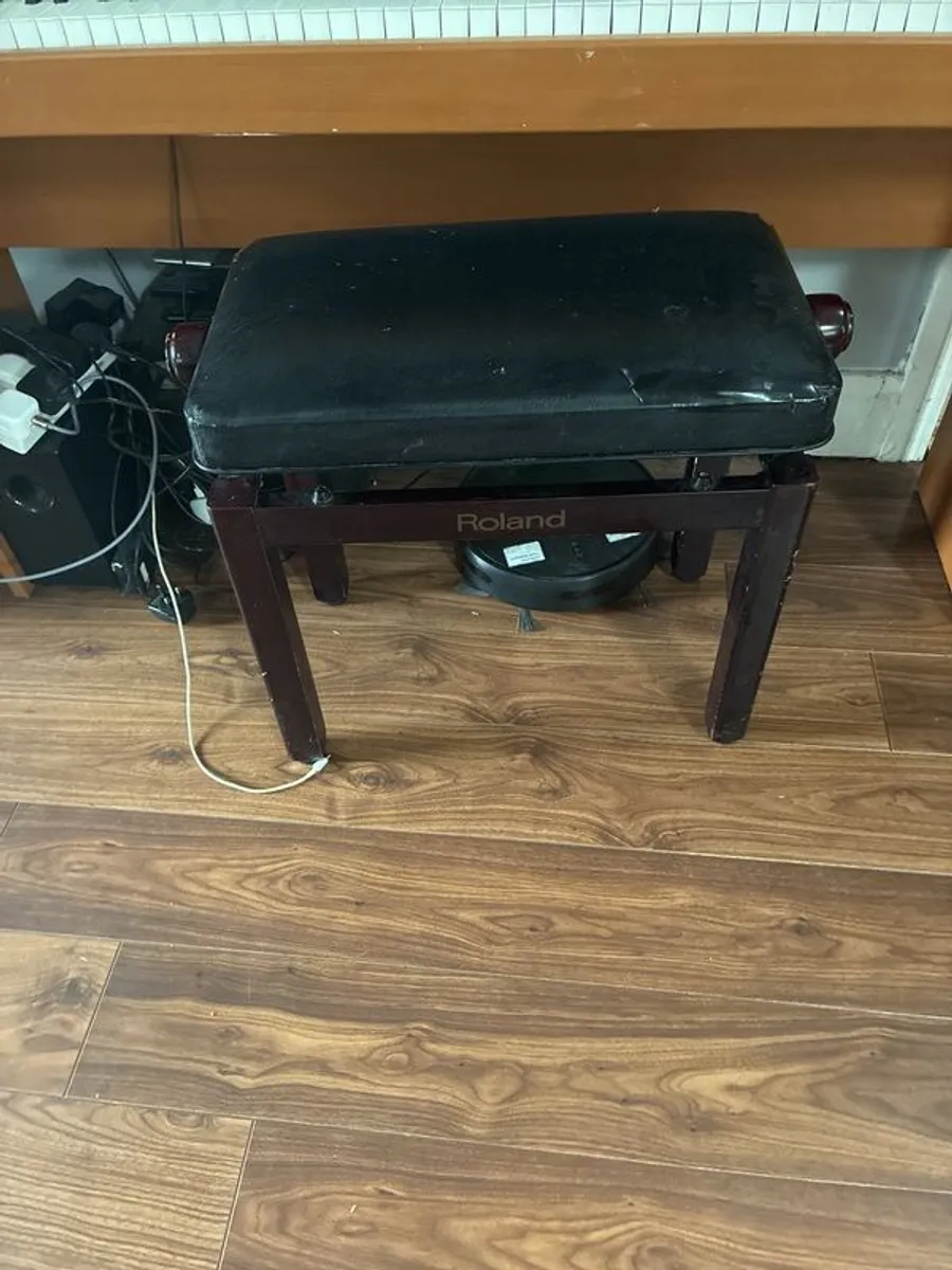 Roland 1250 electric piano - Image 1