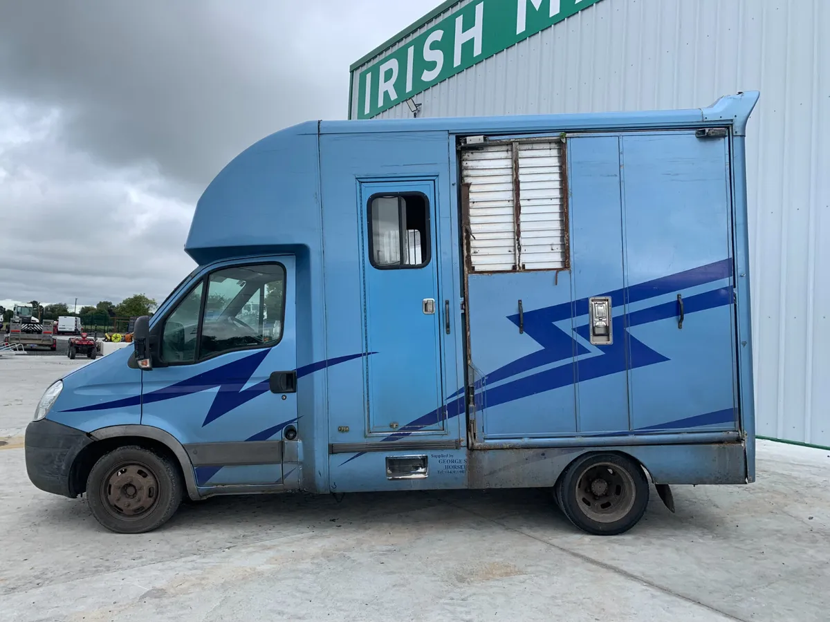 2007 IVECO DAILY TWIN STALL HORSEBOX FOR AUCTION - Image 2