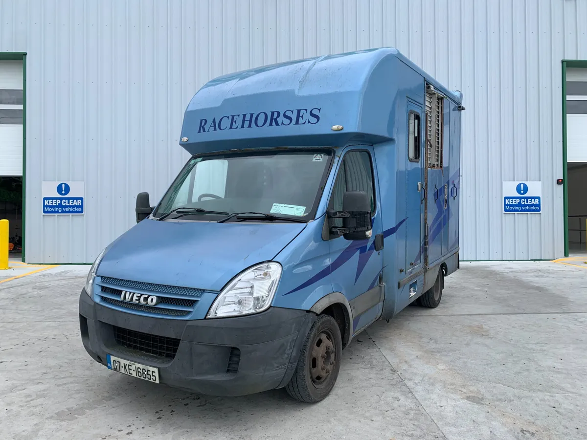 2007 IVECO DAILY TWIN STALL HORSEBOX FOR AUCTION - Image 1