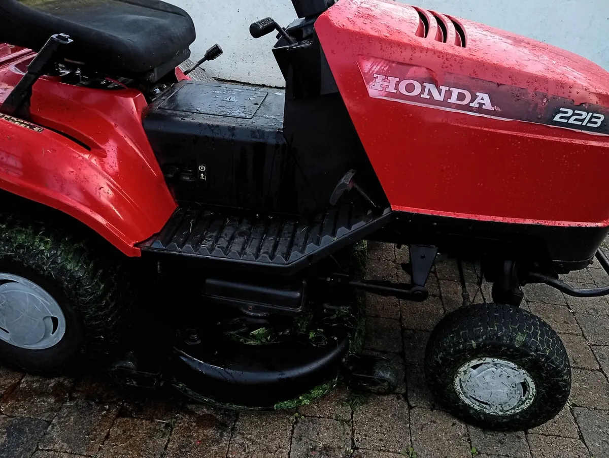 Honda Ride on lawnmower - Image 3