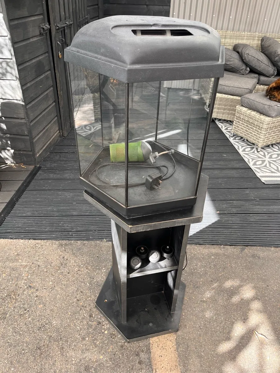 Fish tank and stand for sale - Image 1