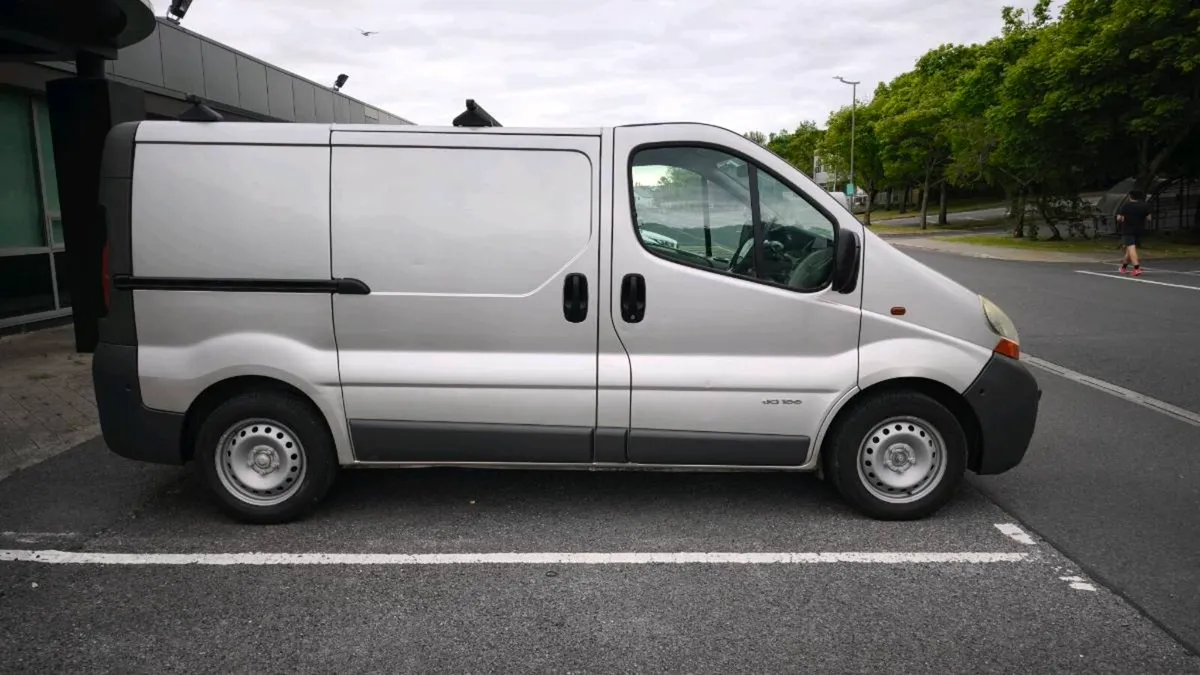 RENAULT TRAFIC VAN - Image 1