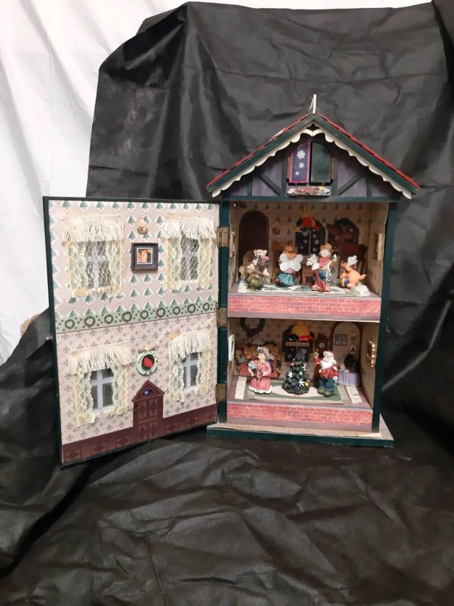 Holiday Classics Collection Dollhouse - Image 1