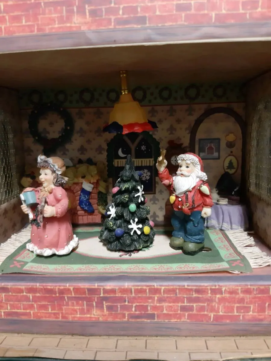 Holiday Classics Collection Dollhouse - Image 3