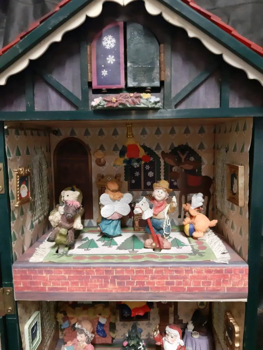 Holiday Classics Collection Dollhouse - Image 4