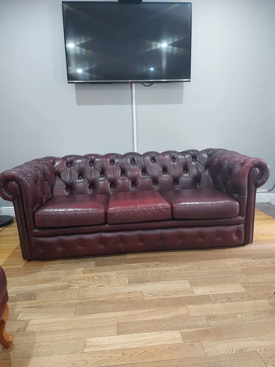 Chesterfield sofa - Image 1