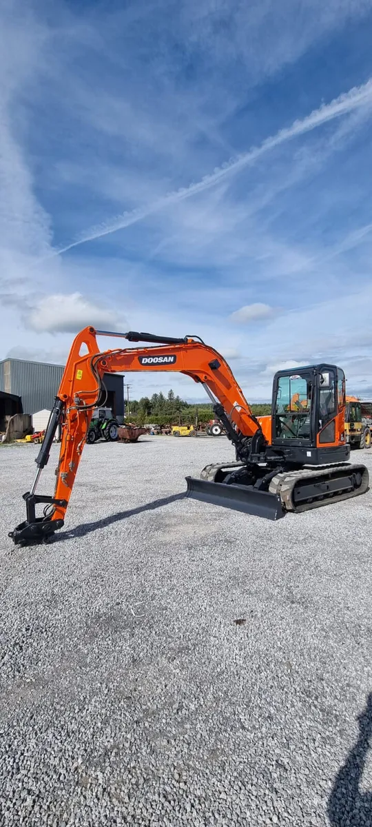 Doosan DX80R Excavator - Image 4