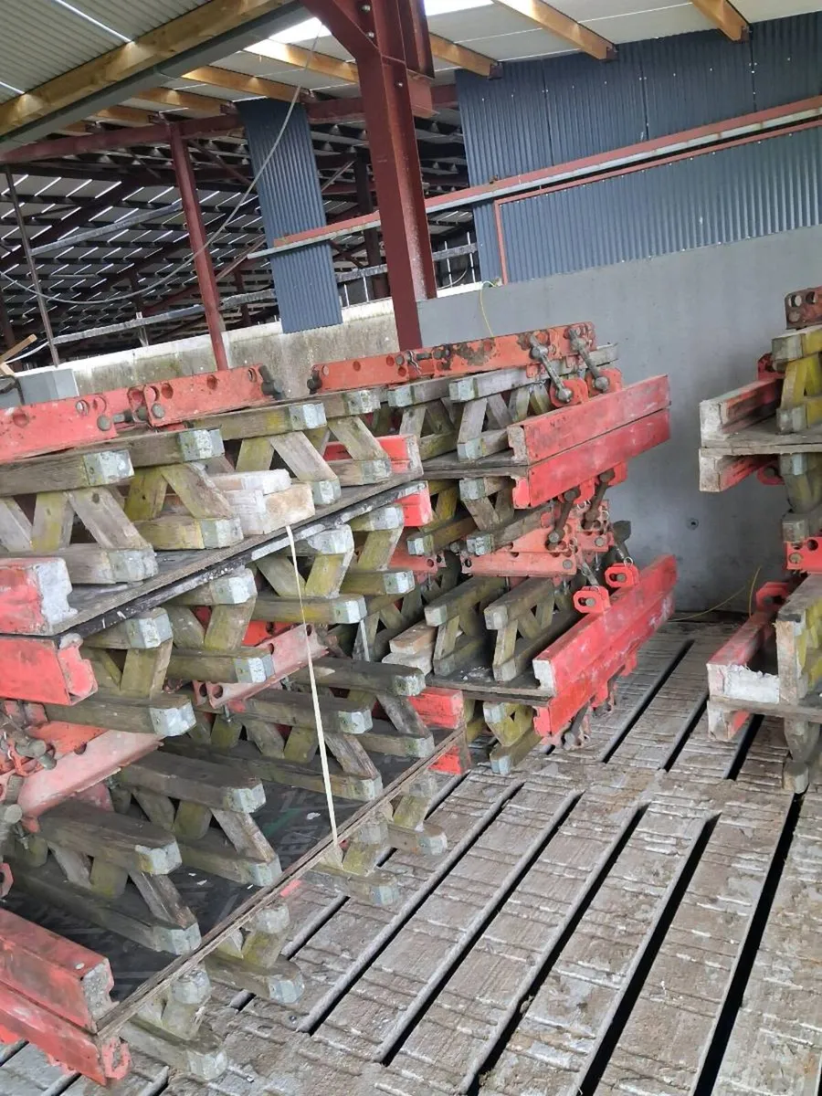 shuttering  rotary milking parlours   farmbuilding - Image 4