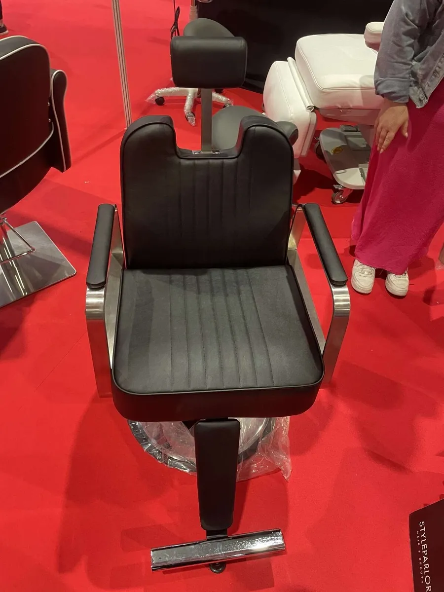 Salon Equipment - styling chair, hydraulic bed - Image 1