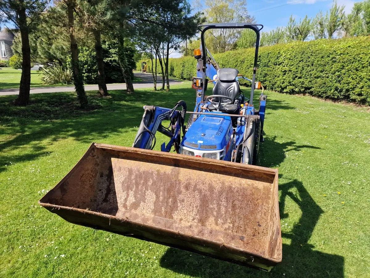 Iseki 34hp Compact Tractor with Backhoe Loader - Image 2