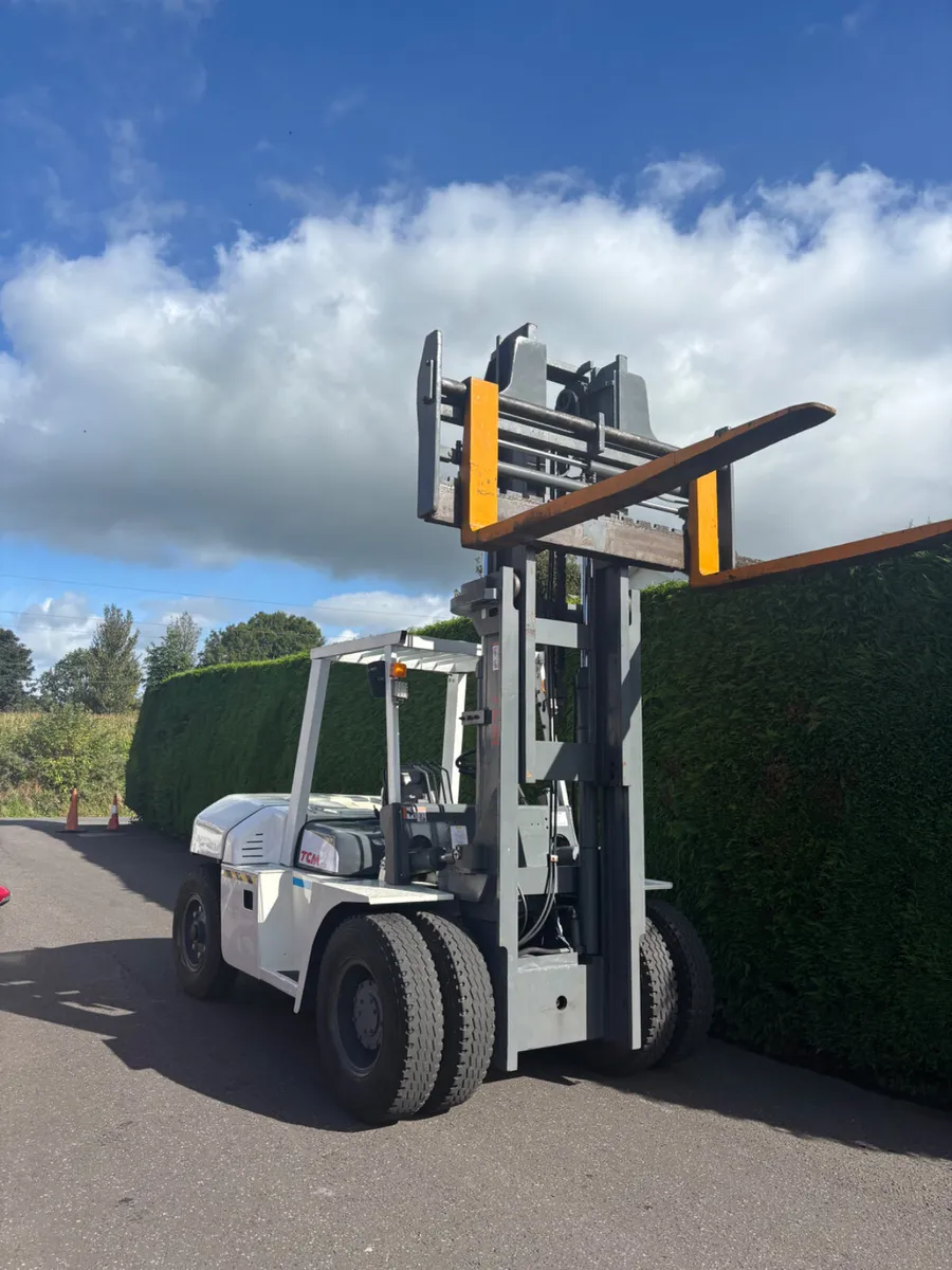 10 ton diesel forklift - Image 1