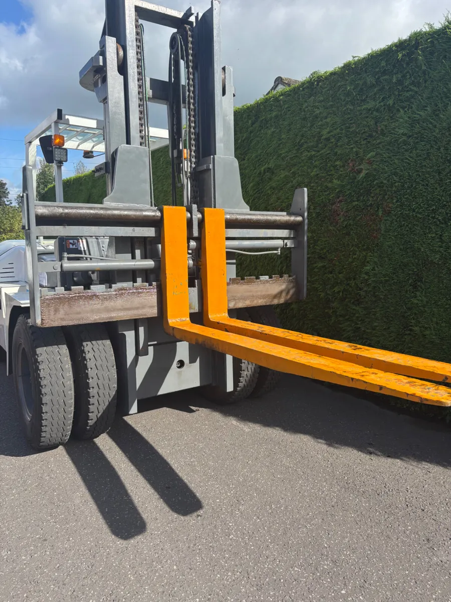 10 ton diesel forklift - Image 2