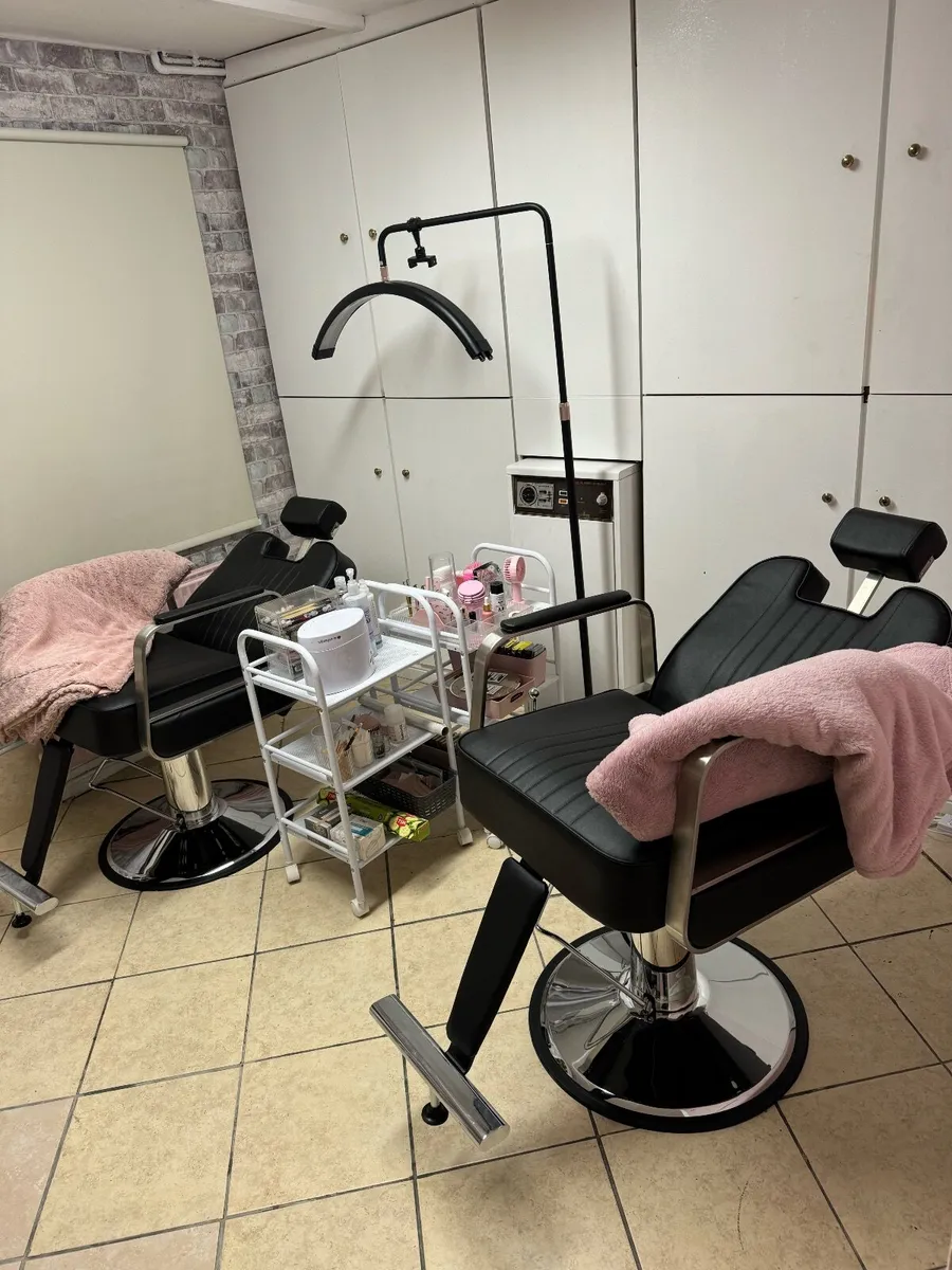 Salon Equipment - styling chair, hydraulic bed - Image 3