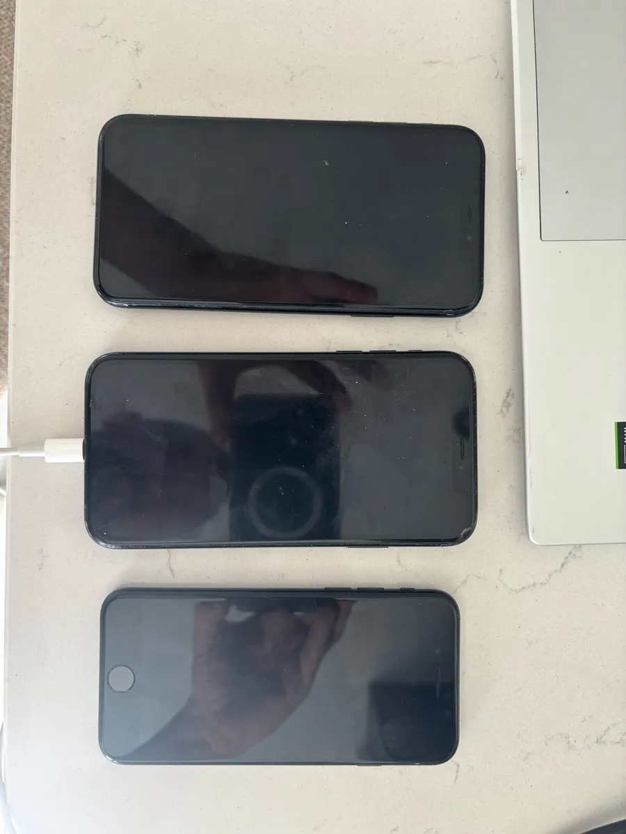 3 x Apple Iphones - Image 1