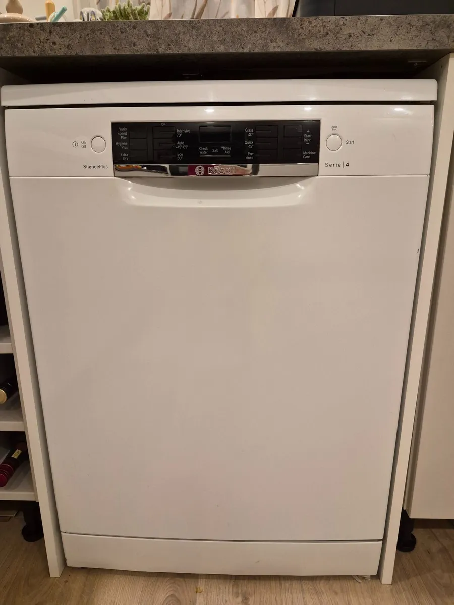 Bosch dishwasher 4 series - Image 1