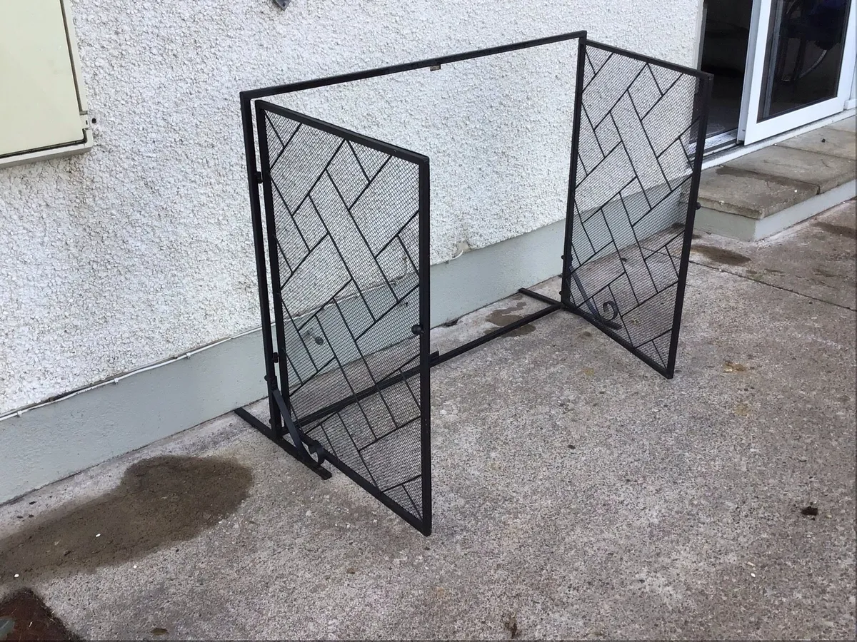 Fire guard - Image 1