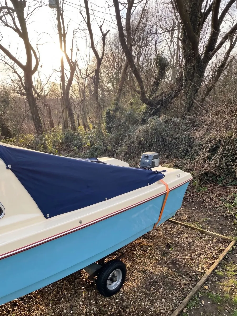Boat with Yamaha 25hp + Trailer - Image 3